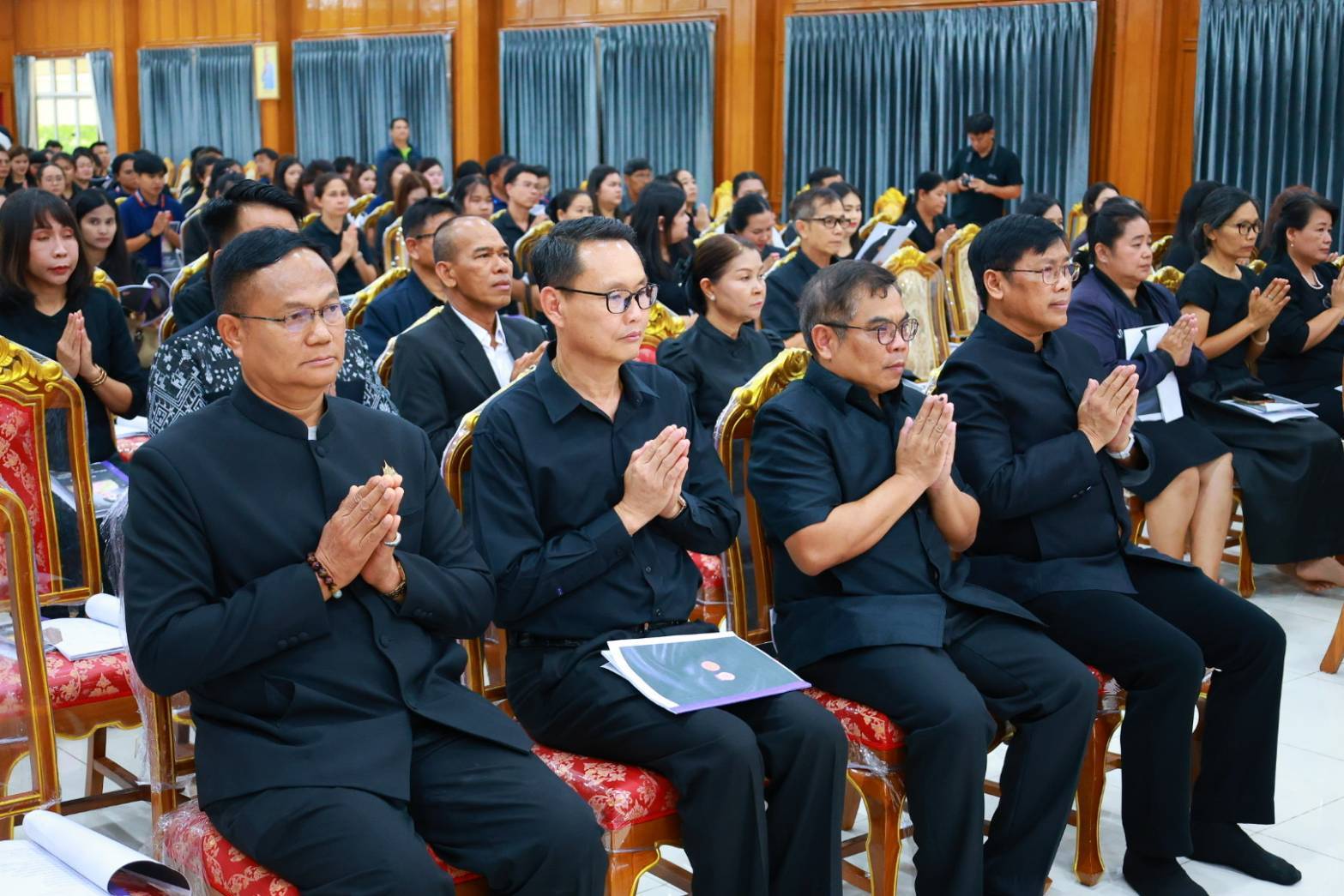 title - วันศุกร์ที่ 24 เมษายน 2569 นายประเสริฐ กาญจนเกียรติกุล ปฏิรูปที่ดินจังหวัดบุรีรัมย์ พร้อมเจ้าหน้าที่ ส.ป.ก.บุรีรัมย์ร่วมพิธีสวดพระพุทธมนต์และเจริญจิตภาวนาอุทิศถวายพระราชกุศลแด่สมเด็จพระนางเจ้าสิริกิติ์ พระบรมราชินีนาถ พระบรมราชชนนีพันปีหลวง